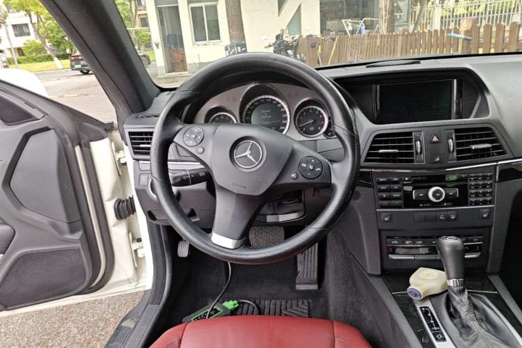 Used Mercedes-Benz E-Class 2010 E 260 CGI Coupe Steering Wheel