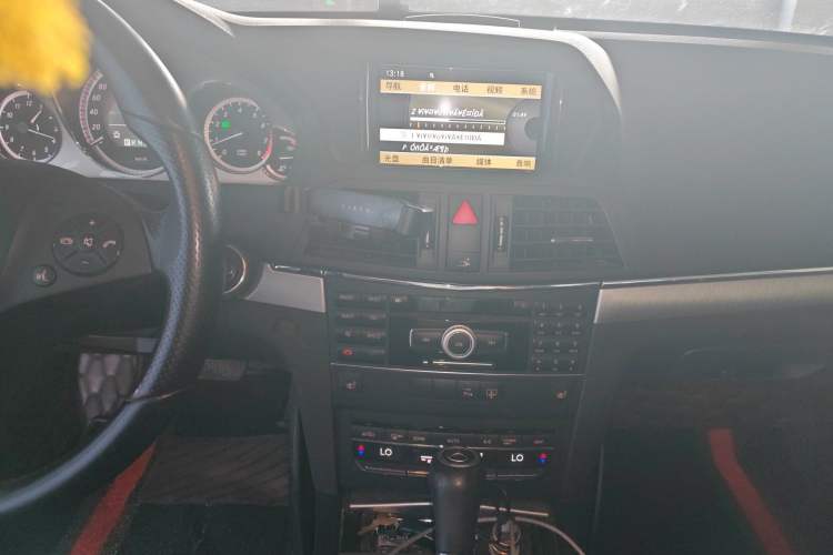 Used Mercedes-Benz E-Class 2010 E 260 CGI Coupe Audio And AC Panel