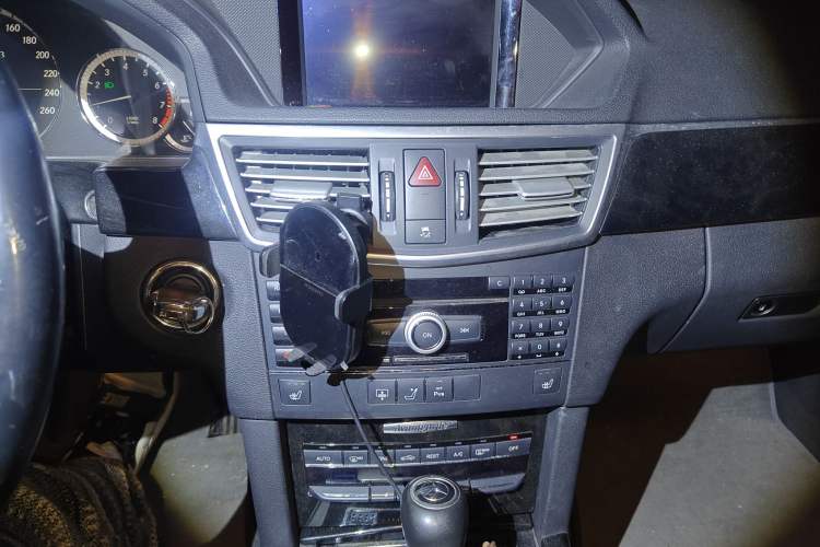 Used Mercedes-Benz E-Class 2010 E 260 CGI Fashion Model Audio And AC Panel