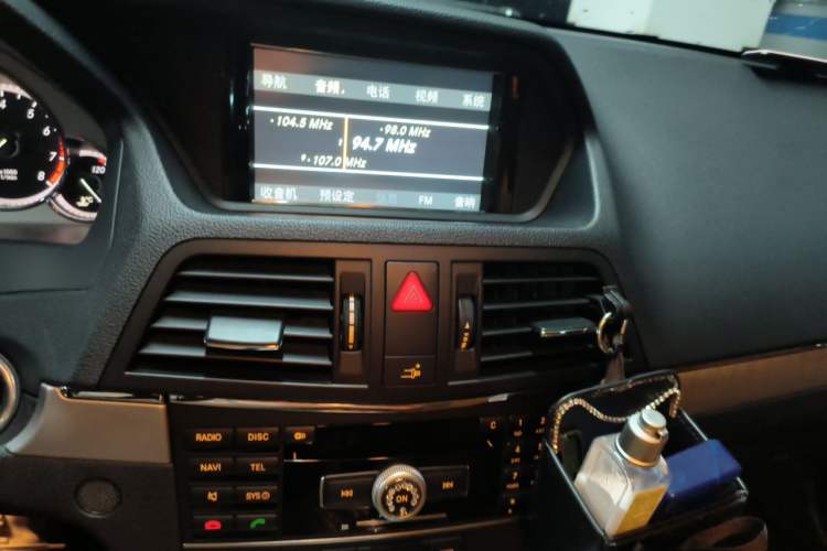 Used Mercedes-Benz E-Class 2010 E 260 CGI Coupe Audio And AC Panel