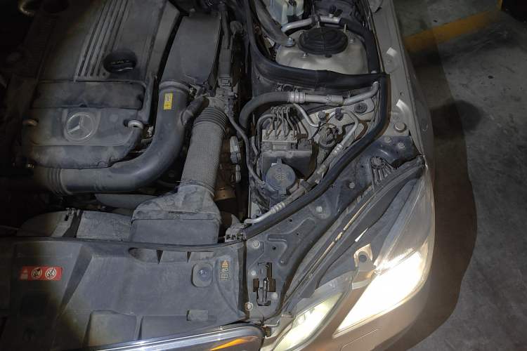 Used Mercedes-Benz E-Class 2010 E 260 CGI Fashion Model Engine Bay Left