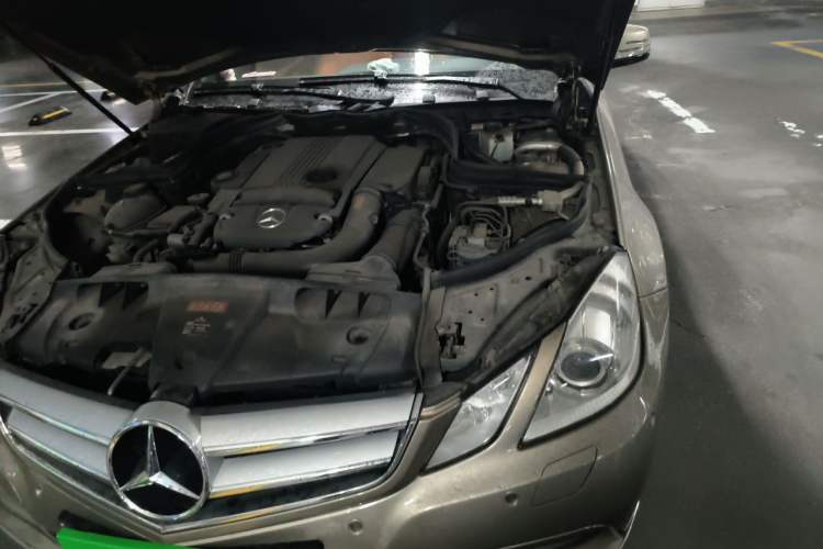 Used Mercedes-Benz E-Class 2010 E 260 CGI Coupe Engine Bay Left
