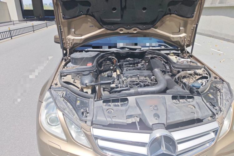Used Mercedes-Benz E-Class 2010 E 260 CGI Coupe Engine Bay Right