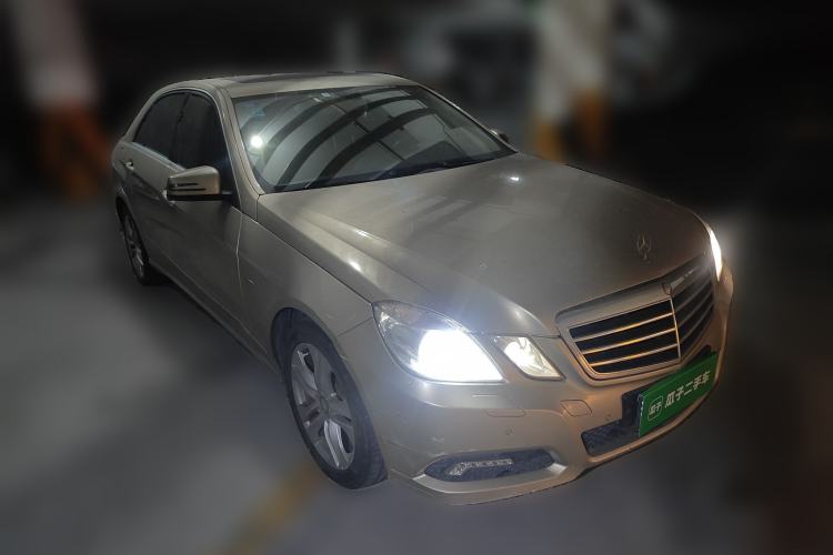 Used Mercedes-Benz E-Class 2010 E 260 CGI Fashion Model Front Right 45 Deg