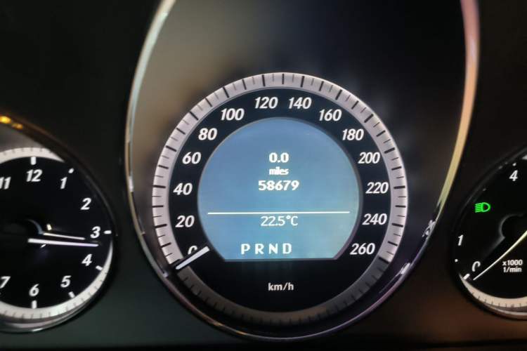Used Mercedes-Benz E-Class 2010 E 260 CGI Coupe Odometer Close Up