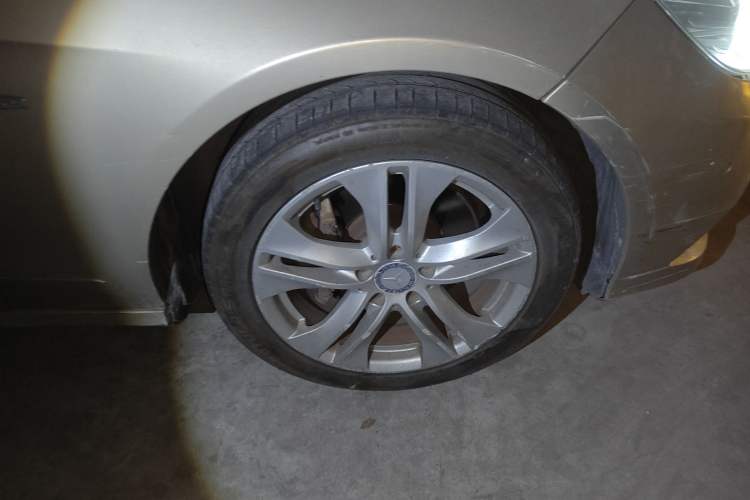 Used Mercedes-Benz E-Class 2010 E 260 CGI Fashion Model Right Front Wheel Hub