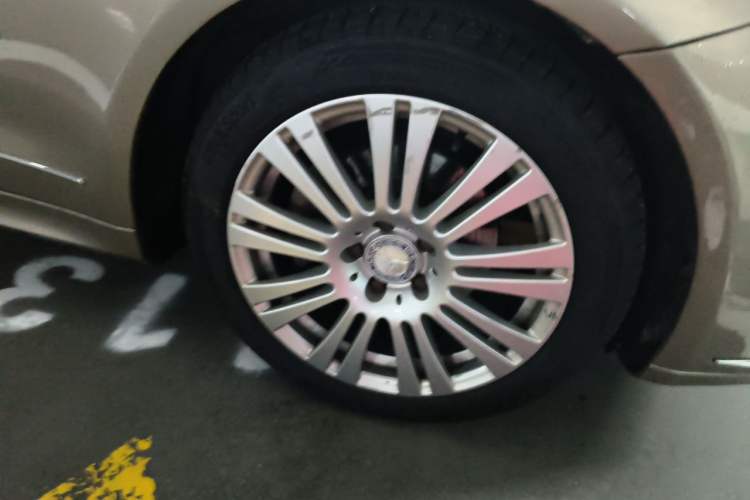 Used Mercedes-Benz E-Class 2010 E 260 CGI Coupe Right Front Wheel Hub