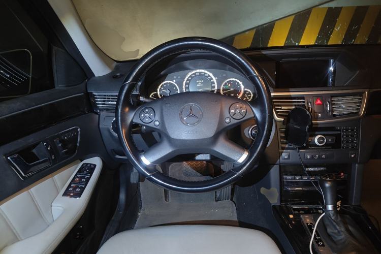 Used Mercedes-Benz E-Class 2010 E 260 CGI Fashion Model Steering Wheel