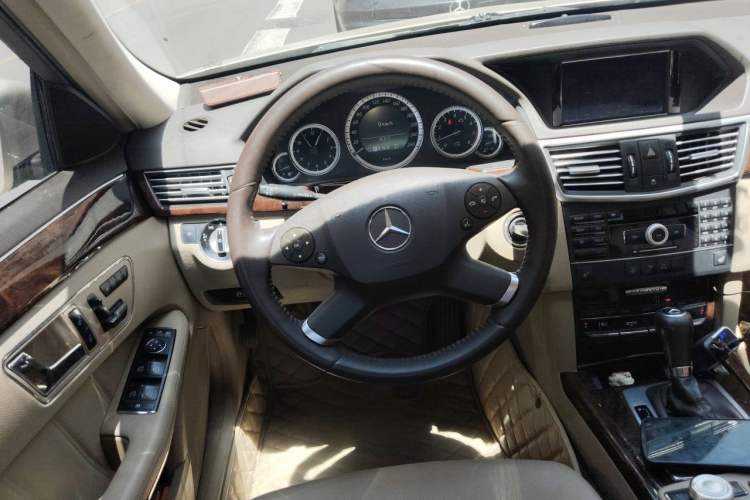 Used Mercedes-Benz E-Class 2010 E 260 L CGI Elegant Model Steering Wheel