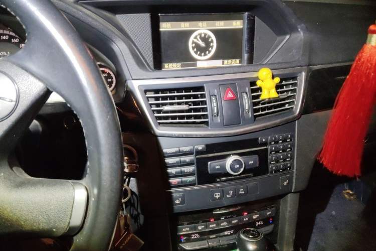 Used Mercedes-Benz E-Class 2011 E 260 L CGI Fashion Model Audio And AC Panel