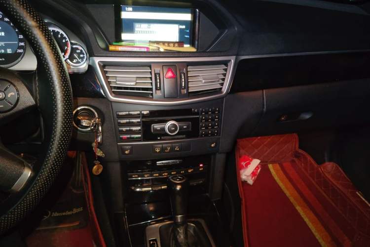 Used Mercedes-Benz E-Class 2011 E 260 L CGI Fashion Model Audio And AC Panel