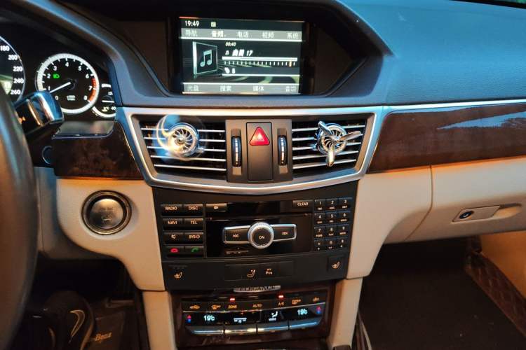 Used Mercedes-Benz E-Class 2011 E 300 L Elegant Model Audio And AC Panel