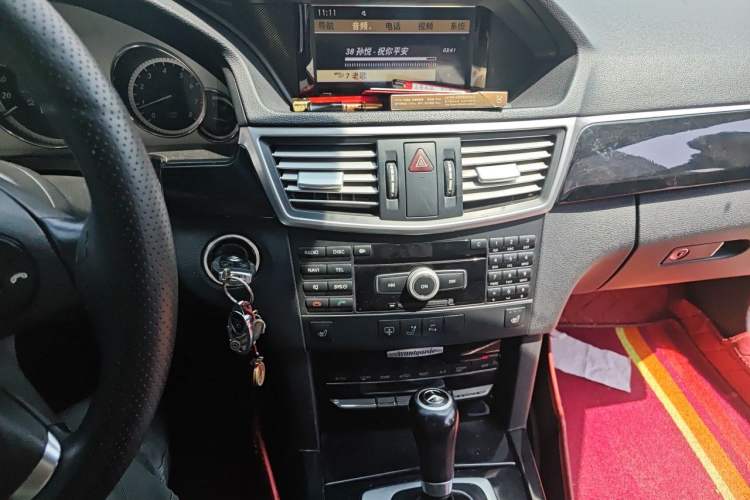 Used Mercedes-Benz E-Class 2011 E 260 L CGI Fashion Model Audio And AC Panel