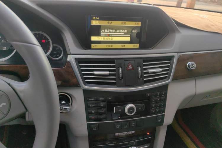 Used Mercedes-Benz E-Class 2011 E 200 L CGI Elegant Model Audio And AC Panel