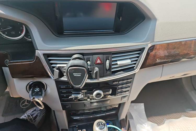 Used Mercedes-Benz E-Class 2011 E 200 L CGI Elegant Model Audio And AC Panel
