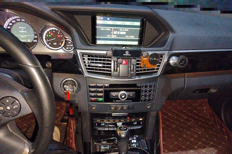Used Mercedes-Benz E-Class 2011 E 260 L CGI Fashion Model Audio And AC Panel