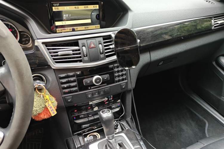 Used Mercedes-Benz E-Class 2011 E 260 L CGI Fashion Model Audio And AC Panel