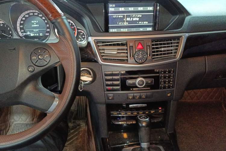 Used Mercedes-Benz E-Class 2011 E 260 L CGI Fashion Model Audio And AC Panel