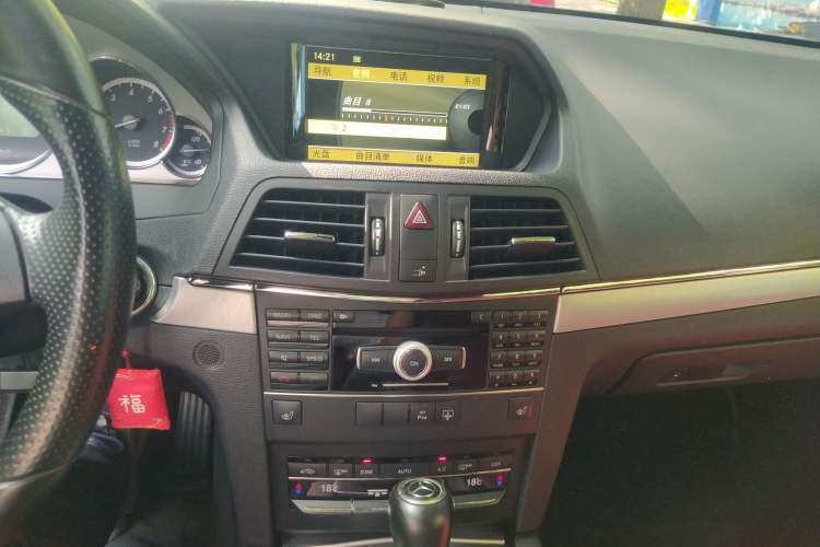 Used Mercedes-Benz E-Class 2011 E 260 CGI Coupe Audio And AC Panel