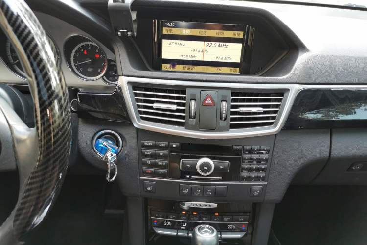 Used Mercedes-Benz E-Class 2011 E 260 L CGI Fashion Model Audio And AC Panel