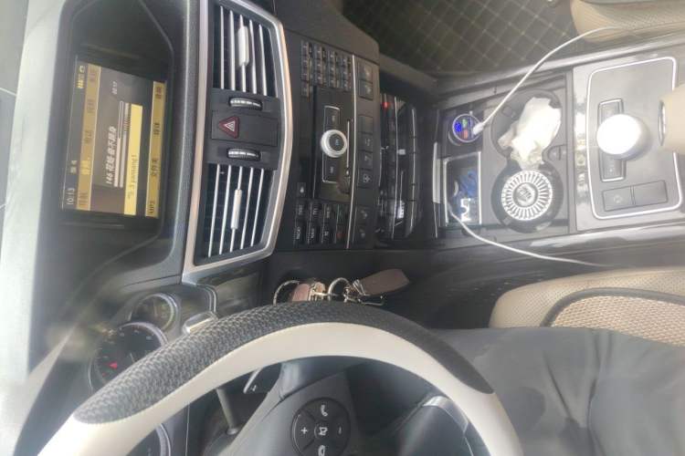 Used Mercedes-Benz E-Class 2011 E 300 L Fashion Prestige Model Audio And AC Panel