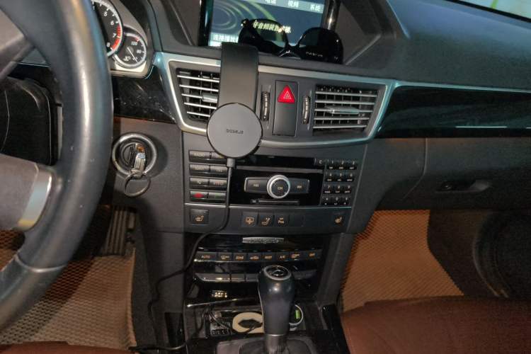 Used Mercedes-Benz E-Class 2011 E 260 L CGI Fashion Model Audio And AC Panel