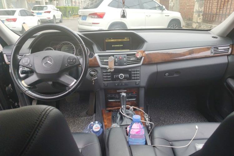 Used Mercedes-Benz E-Class 2011 E 200 L CGI Elegant Model Center Console