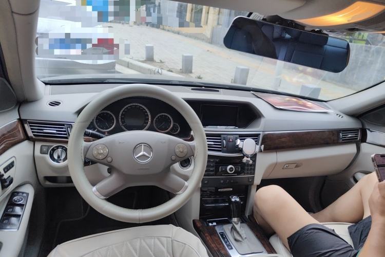 Used Mercedes-Benz E-Class 2011 E 200 L CGI Elegant Model Center Console