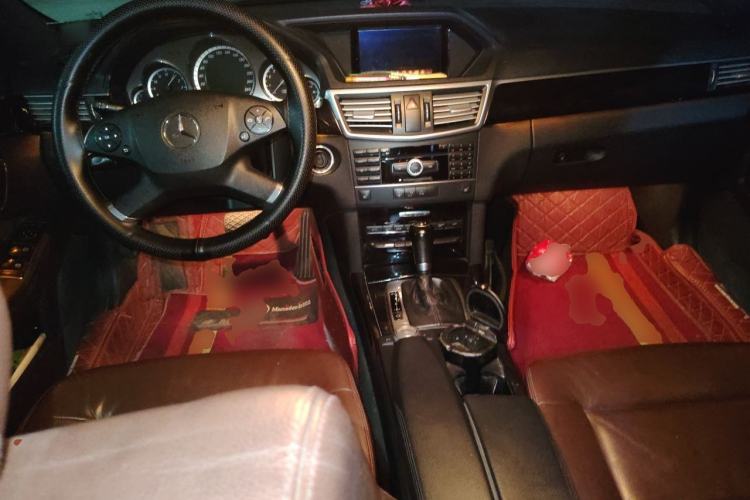 Used Mercedes-Benz E-Class 2011 E 260 L CGI Fashion Model Center Console