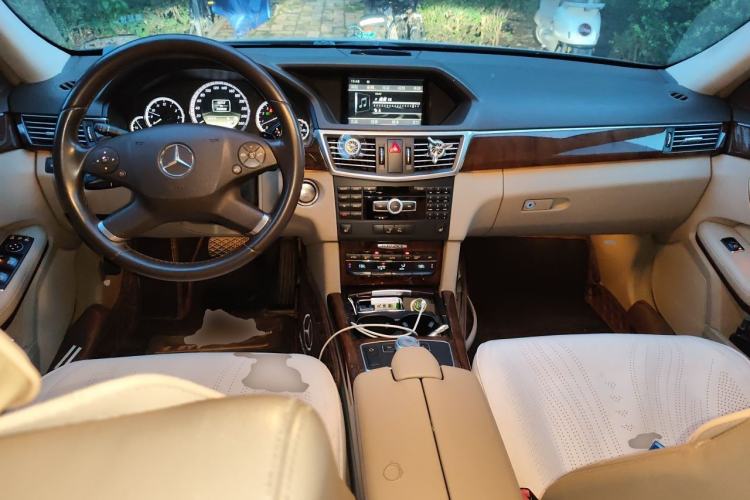 Used Mercedes-Benz E-Class 2011 E 300 L Elegant Model Center Console