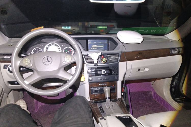 Used Mercedes-Benz E-Class 2011 E 200 L CGI Elegant Model Center Console