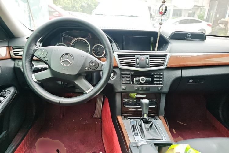 Used Mercedes-Benz E-Class 2011 E 200 L CGI Elegant Model Center Console