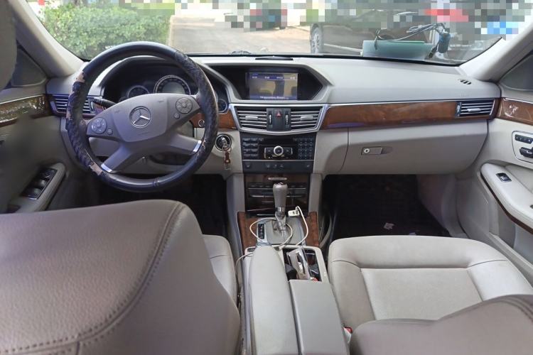 Used Mercedes-Benz E-Class 2011 E 200 L CGI Elegant Model Center Console