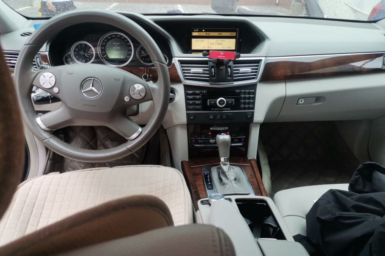 Used Mercedes-Benz E-Class 2011 E 200 L CGI Elegant Model Center Console
