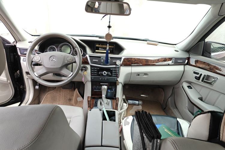 Used Mercedes-Benz E-Class 2011 E 200 L CGI Elegant Model Center Console