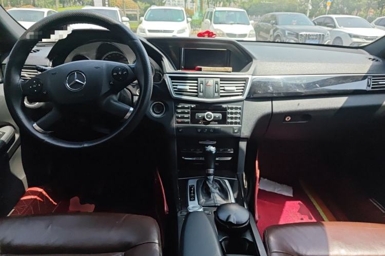 Used Mercedes-Benz E-Class 2011 E 260 L CGI Fashion Model Center Console