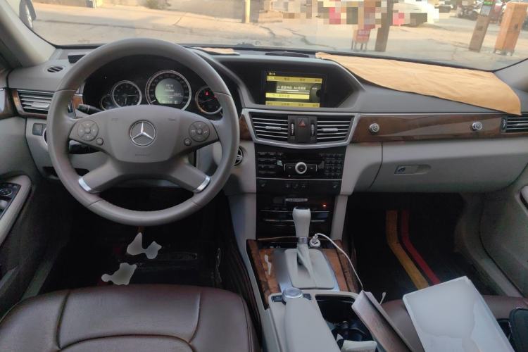 Used Mercedes-Benz E-Class 2011 E 200 L CGI Elegant Model Center Console