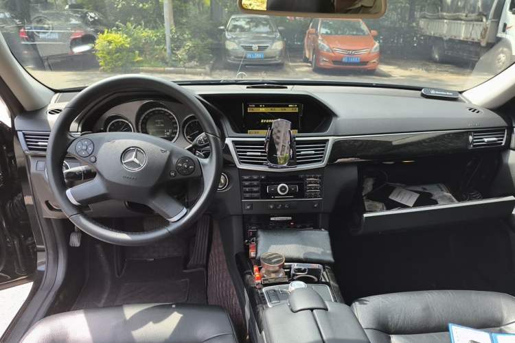Used Mercedes-Benz E-Class 2011 E 300 L Fashion Prestige Model Center Console