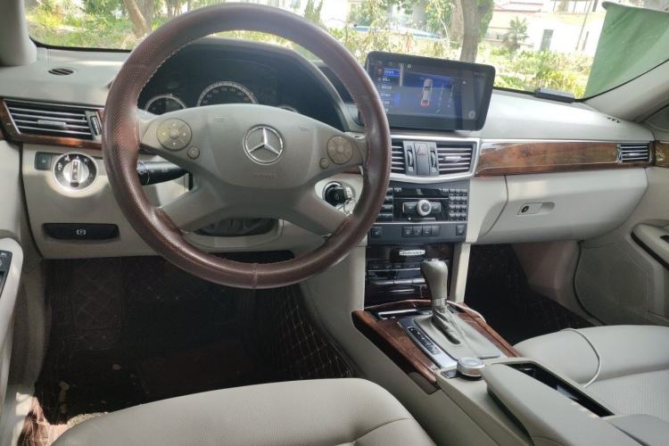 Used Mercedes-Benz E-Class 2011 E 200 L CGI Elegant Model Center Console