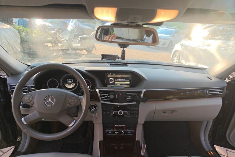 Used Mercedes-Benz E-Class 2011 E 200 L CGI Elegant Model Center Console