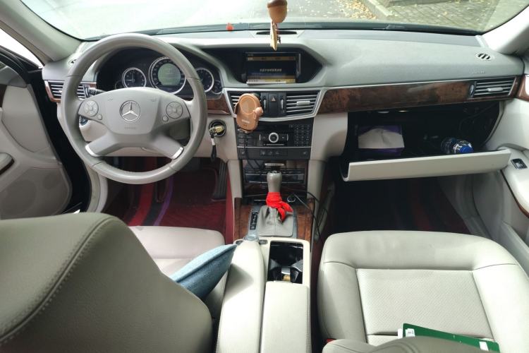 Used Mercedes-Benz E-Class 2011 E 200 L CGI Elegant Model Center Console