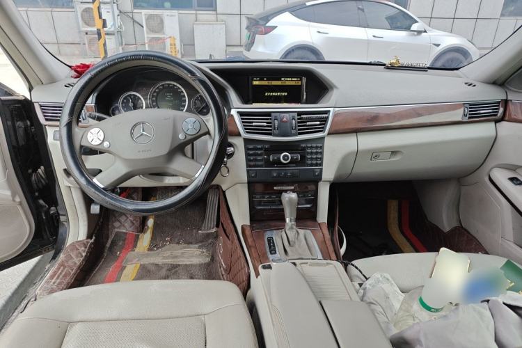 Used Mercedes-Benz E-Class 2011 E 200 L CGI Elegant Model Center Console