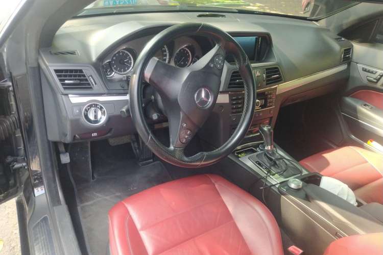 Used Mercedes-Benz E-Class 2011 E 260 CGI Coupe Center Console