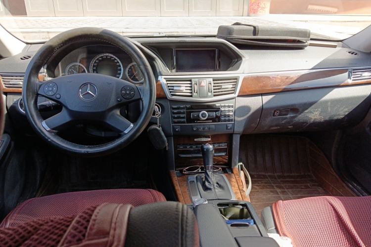 Used Mercedes-Benz E-Class 2011 E 200 L CGI Elegant Model Center Console