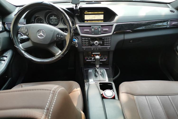 Used Mercedes-Benz E-Class 2011 E 260 L CGI Fashion Model Center Console
