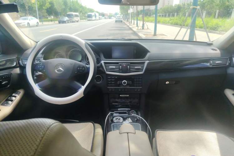 Used Mercedes-Benz E-Class 2011 E 300 L Fashion Prestige Model Center Console
