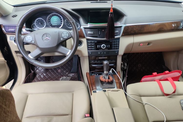 Used Mercedes-Benz E-Class 2011 E 200 L CGI Elegant Model Center Console