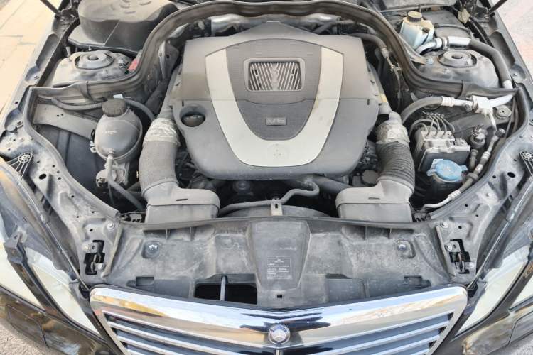 Used Mercedes-Benz E-Class 2011 E 300 L Fashion Prestige Model Engine Bay