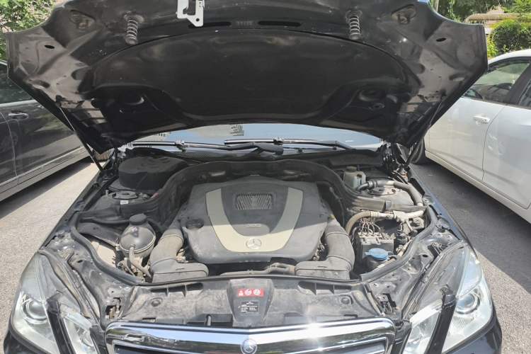 Used Mercedes-Benz E-Class 2011 E 300 L Fashion Prestige Model Engine Bay