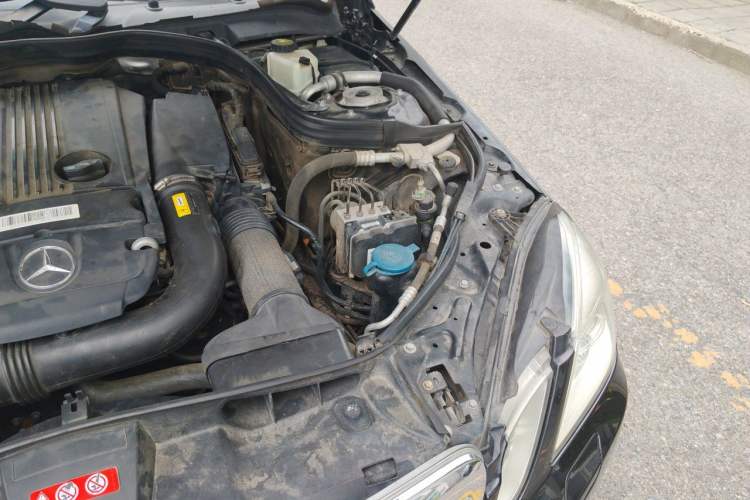 Used Mercedes-Benz E-Class 2011 E 200 L CGI Elegant Model Engine Bay Left
